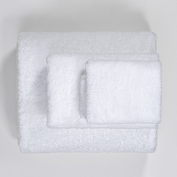 Juego de toallas de baño de hotel de color blanco liso y cómodo de 4 piezas