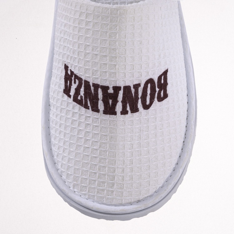 Pantuflas blancas tipo waffle de punta abierta con buena transpirabilidad para hotel de categoría