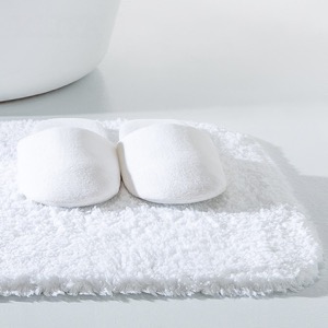 Sistema de alta calidad de la toalla de la estera de baño de la hospitalidad del hotel blanco llano de encargo 4pcs