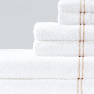 Toalla de baño de hotel de China Fabricantes blancos lisos