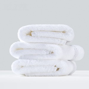 Toalla de baño de hotel de China Fabricantes blancos lisos