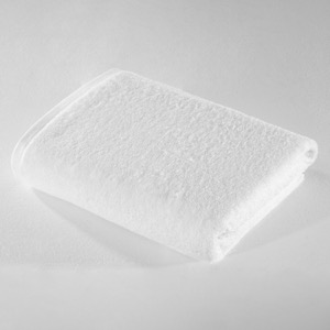 La toalla del hotel fija el blanco puro del algodón con la armadura llana clásica para el mercado internacional