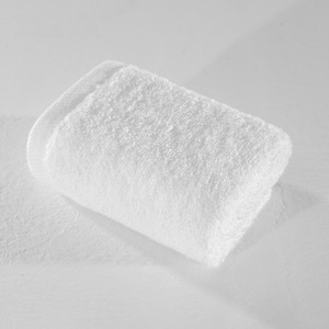 La toalla del hotel fija el blanco puro del algodón con la armadura llana clásica para el mercado internacional