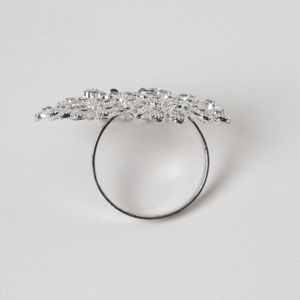 Anillo de servilleta de diamantes de pavo real
