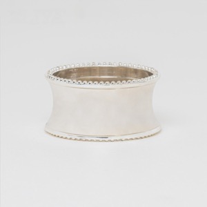 Anillo de servilleta con remaches de metal vintage