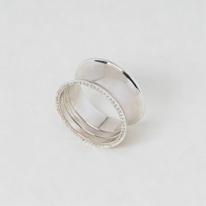 Anillo de servilleta con remaches de metal vintage