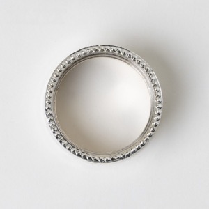 Anillo de servilleta con remaches de metal vintage